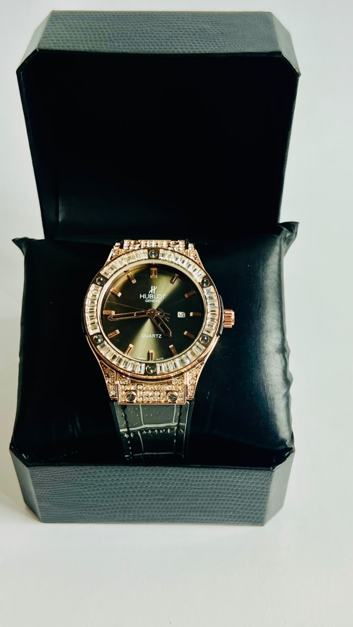 Hublot Classic Fusion Diamond Edition – Rose Gold & Textured Strap